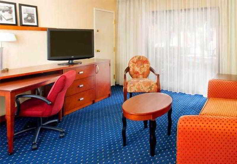 Courtyard By Marriott Phoenix Меса Номер фото