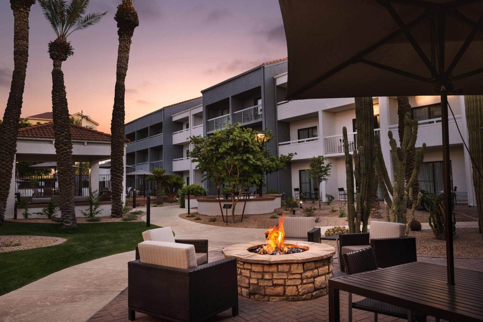 Courtyard By Marriott Phoenix Меса Экстерьер фото